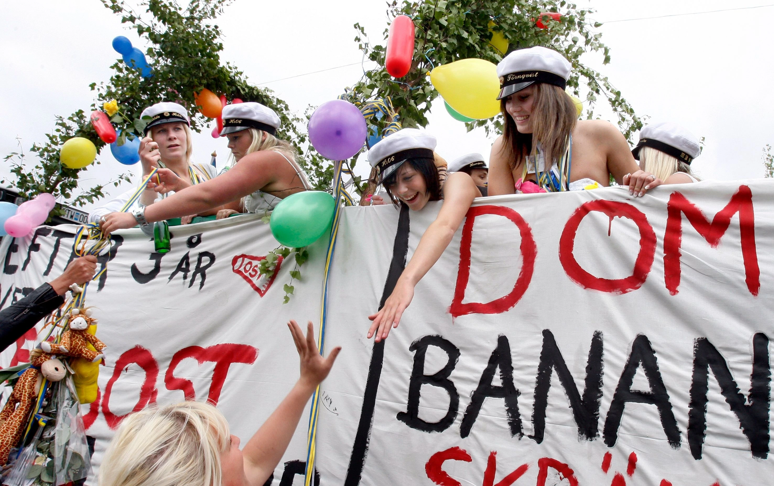 Studentbal utan att det kostar skjortan: Låna festkläder gratis till studenten