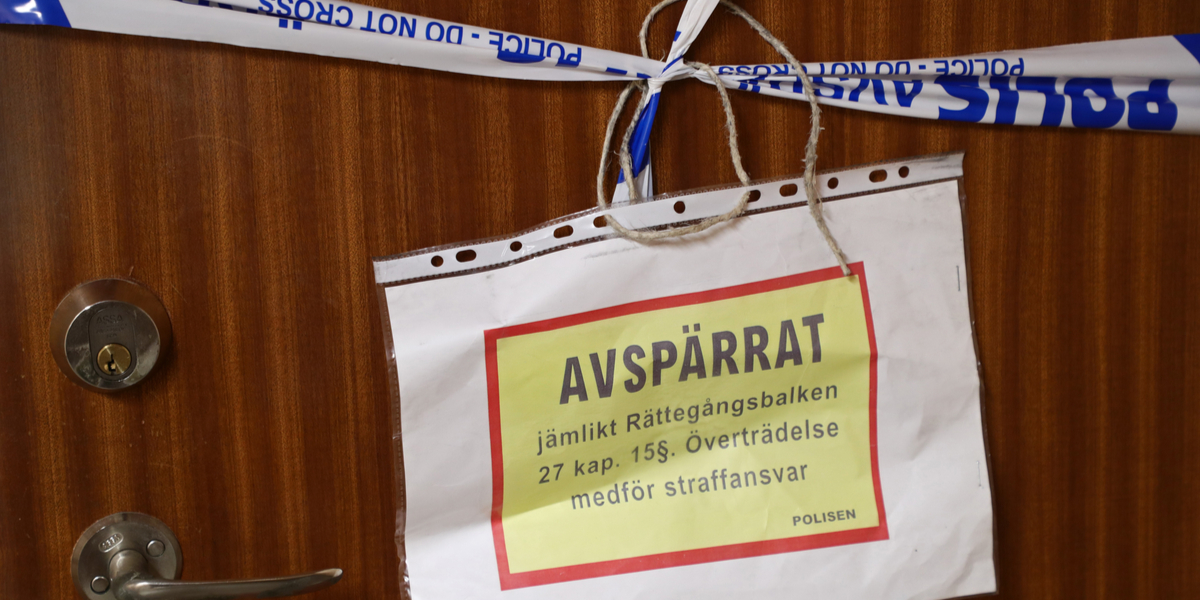 Kvinna skjuten i hemmet – man anhållen