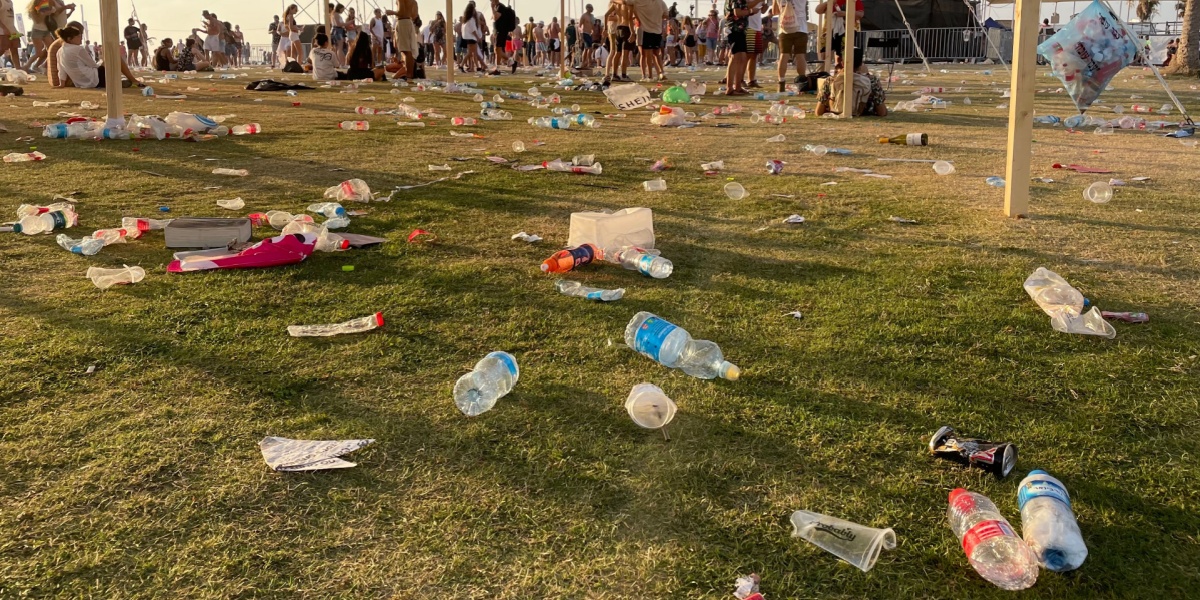 Skräpböter i Sverige slår rekord: Så dyrt är det att slänga en pimp på marken