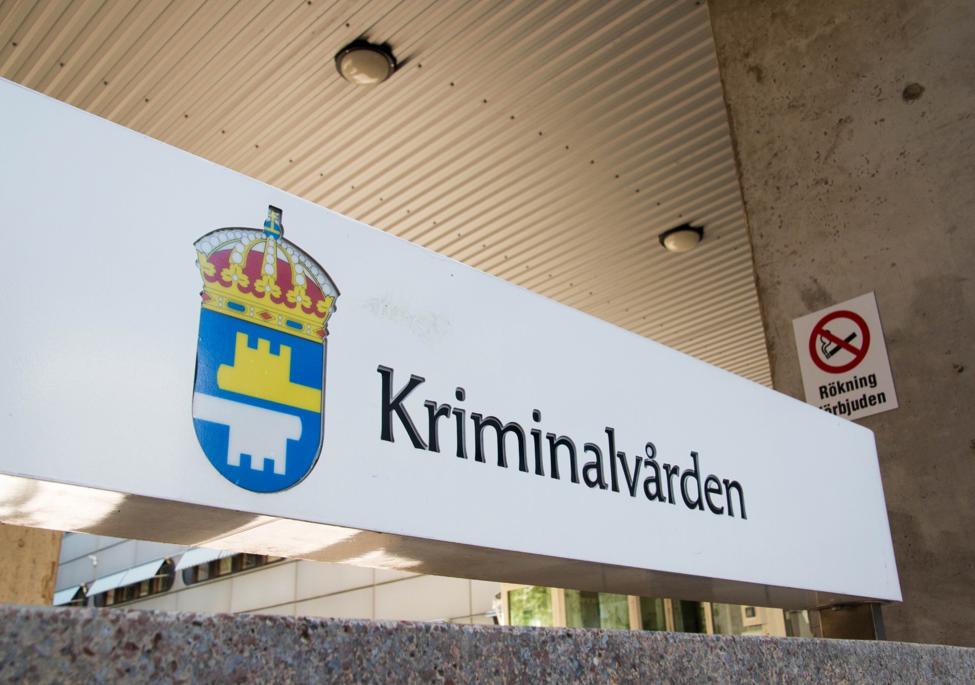 16-åring och 18-åring döms för mordplaner utanför tingsrätt