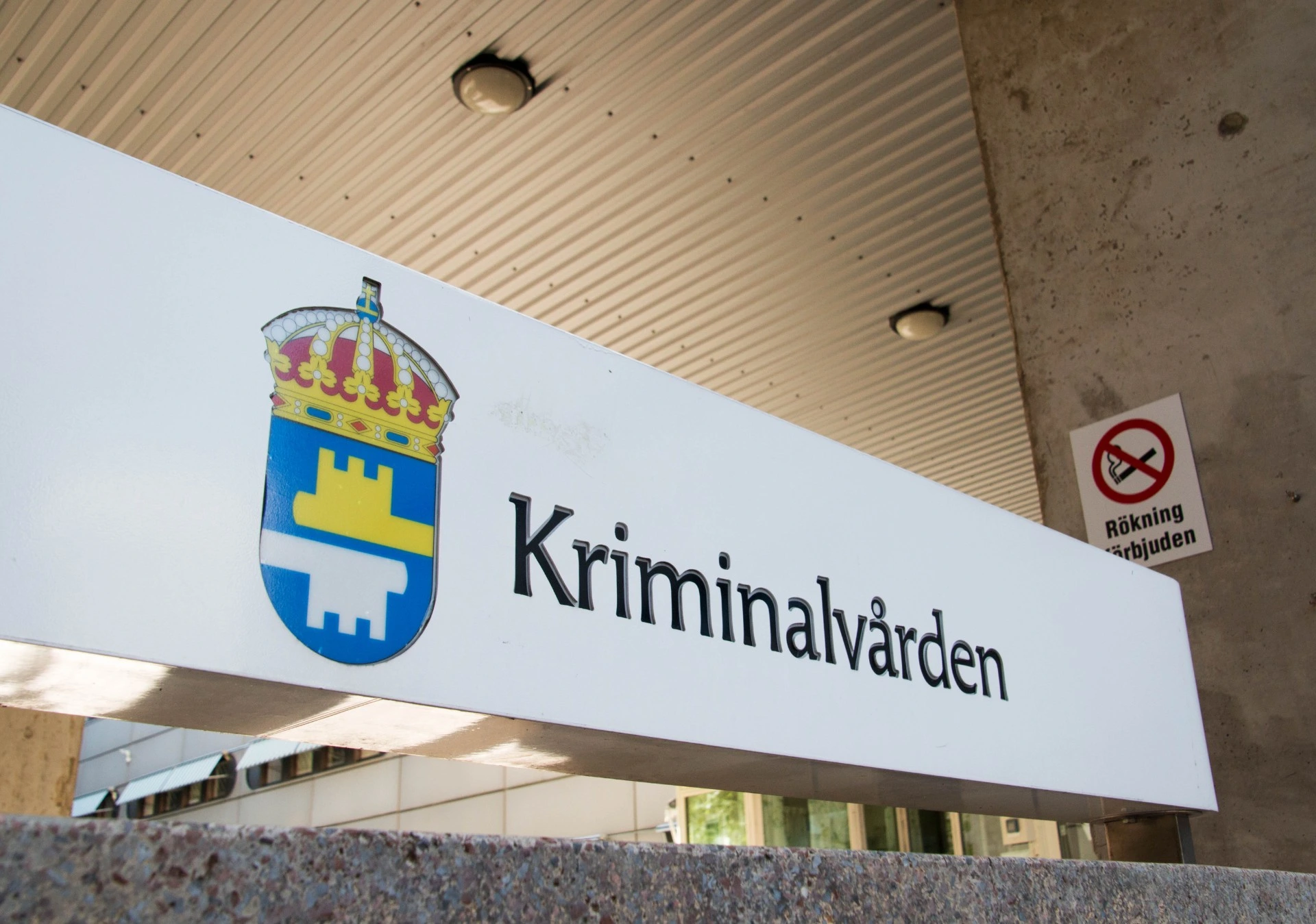 16-åring och 18-åring döms för mordplaner utanför tingsrätt