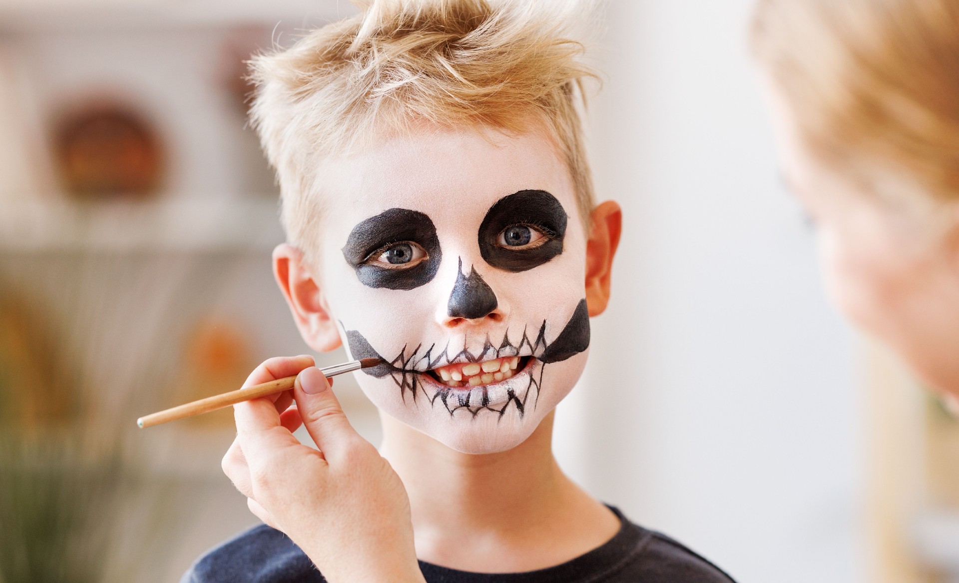 Viktiga uppmaning till alla föräldrar: Farliga ämnen i Halloweensminket kan skada dina barn