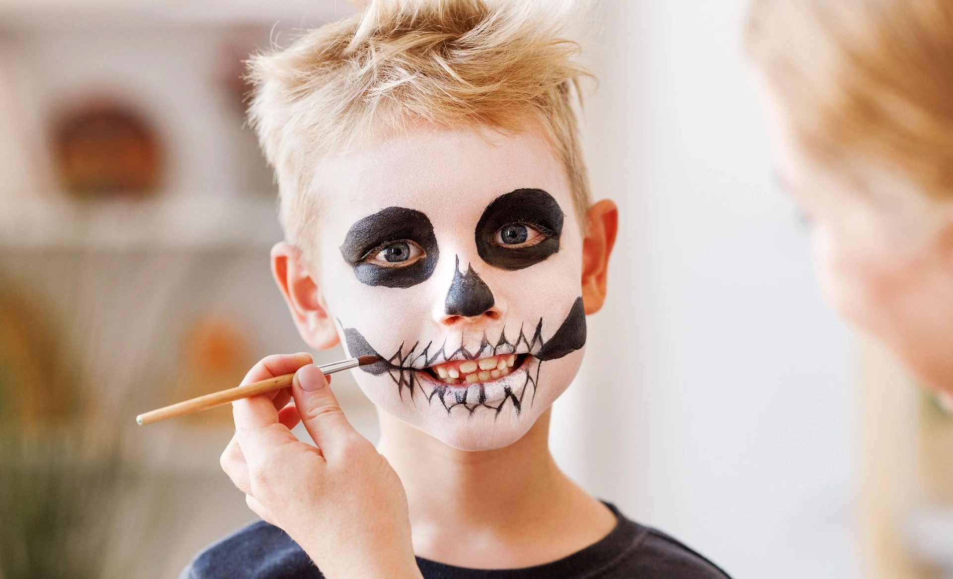 Viktiga uppmaning till alla föräldrar: Farliga ämnen i Halloweensminket kan skada dina barn