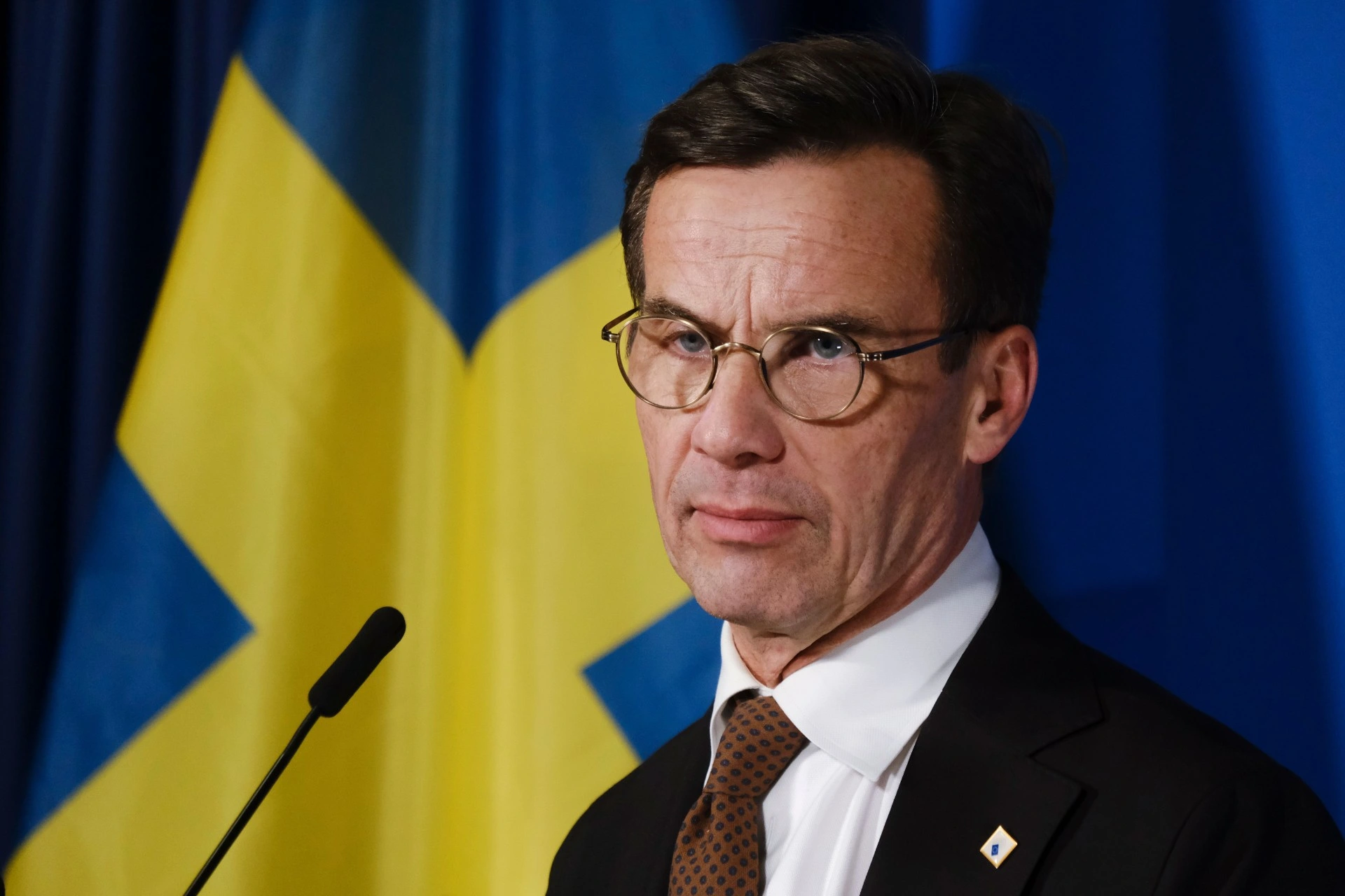Könsgapet djupnar: Männen stöttar regeringen, kvinnorna misstror