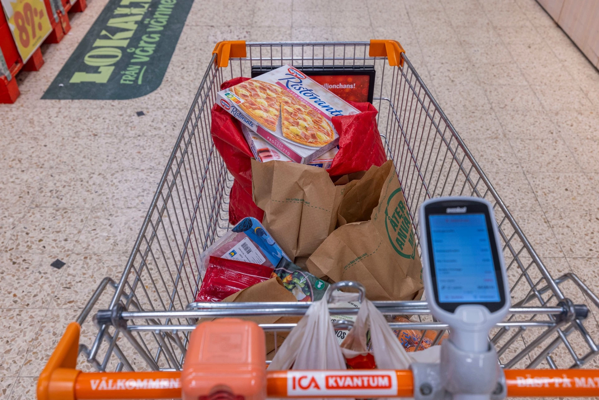 Bränslet sänker inflationen, men matpriserna skjuter i höjden