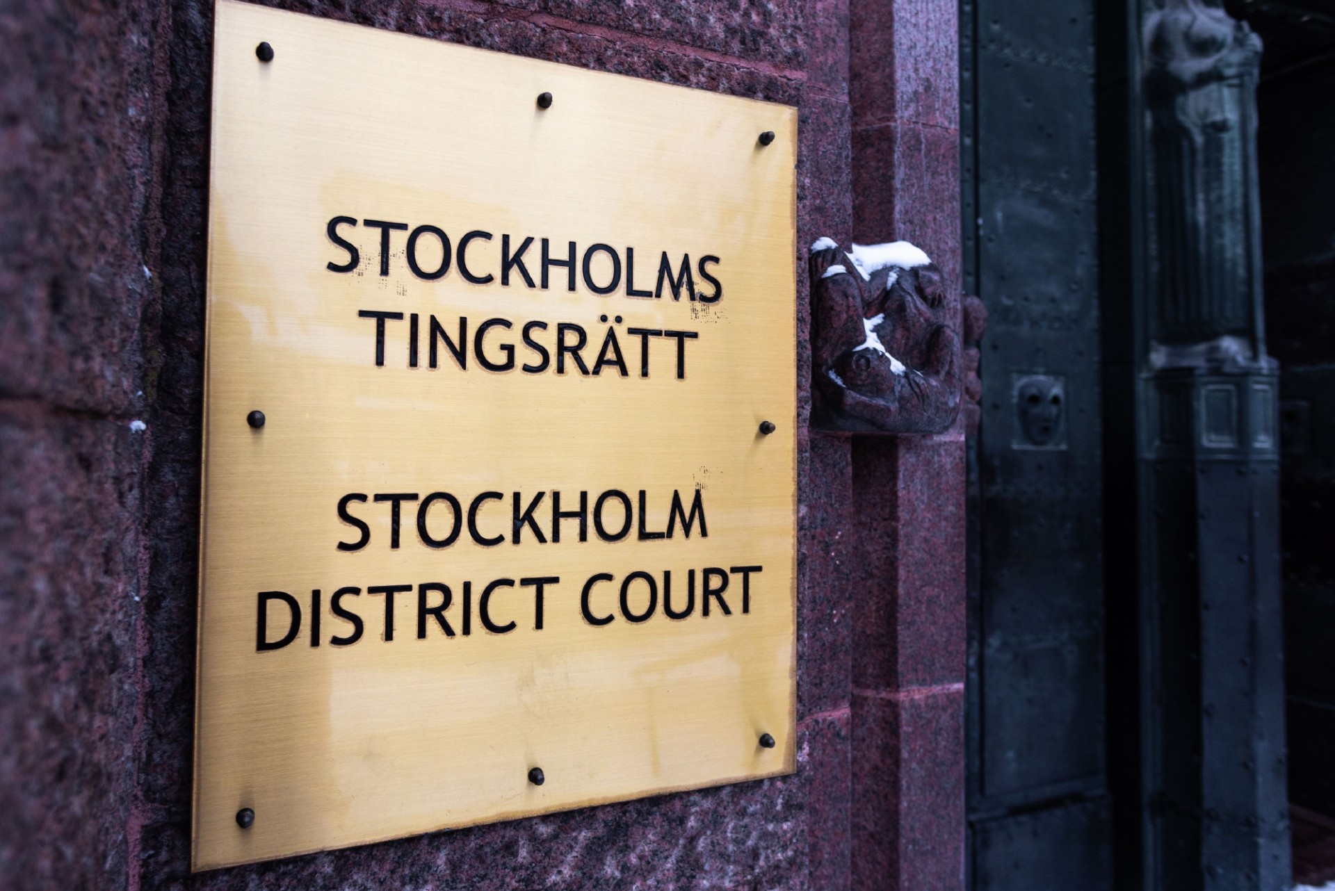 Känd svensk nöjesprofil åtalad för sexköp på massagesalong