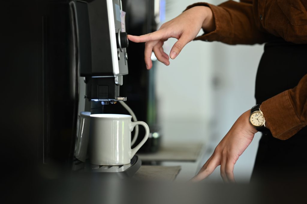 Ny studie avslöjar: Kontorskaffe innehåller farliga nivåer av kolesterolhöjande ämnen