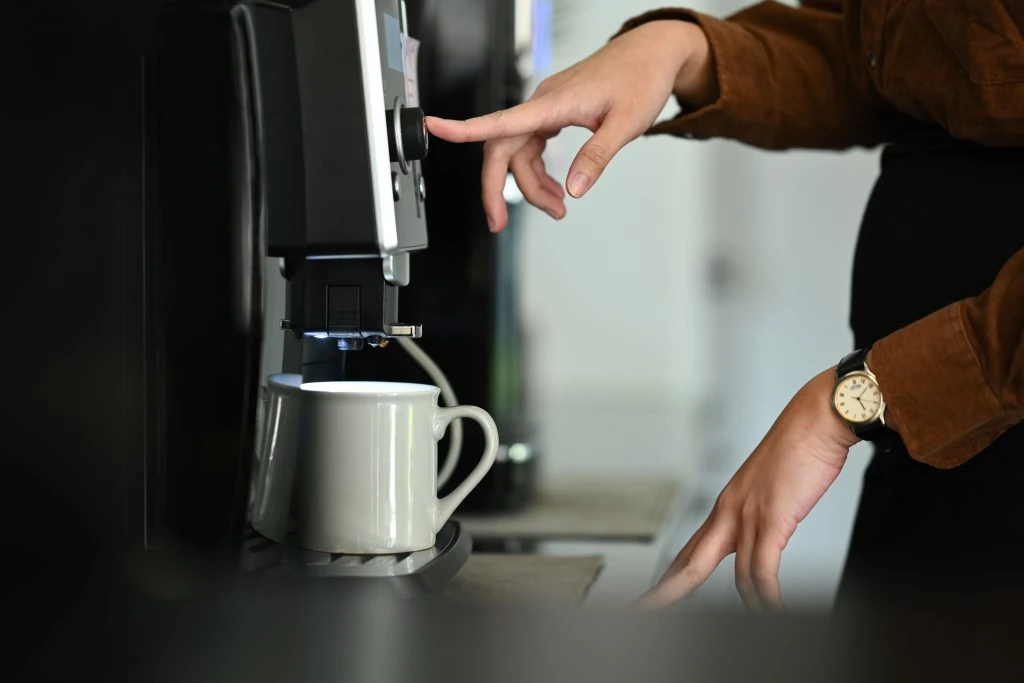 Ny studie avslöjar: Kontorskaffe innehåller farliga nivåer av kolesterolhöjande ämnen