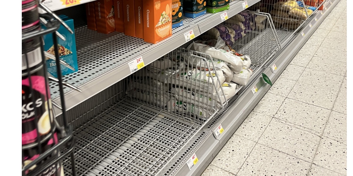 Kritisk risk hotar: Tomma hyllor i livsmedelsbutikerna