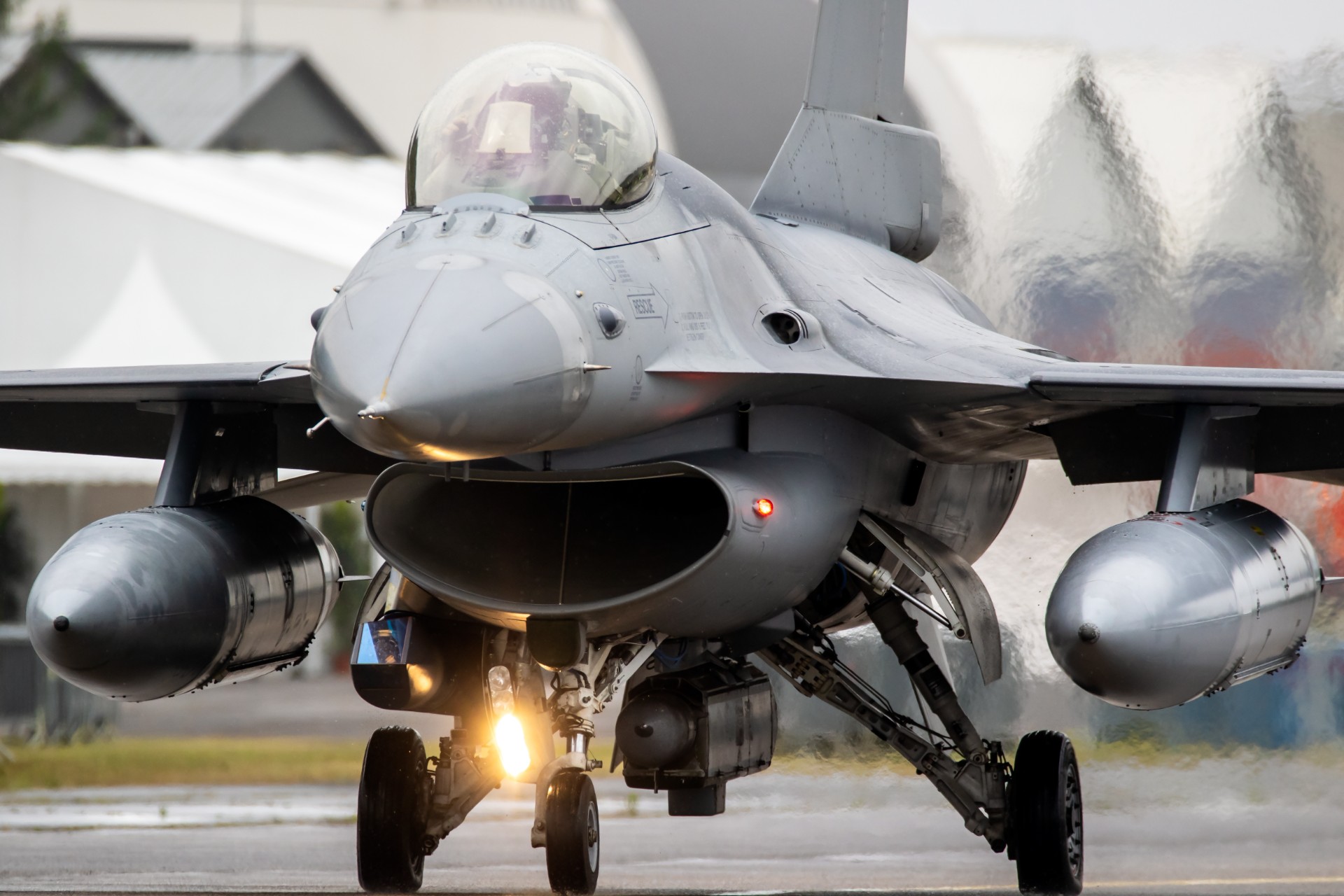 Ukraina förstärker sitt luftförsvar – Mirage och F-16 har anlänt