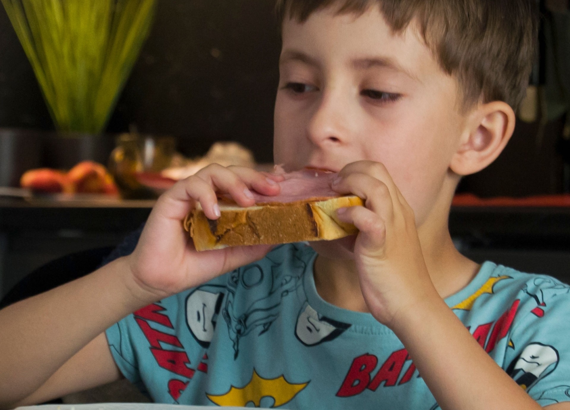 Livsmedelsverket vill se en förändring: Svenska barn äter för mycket kött och socker