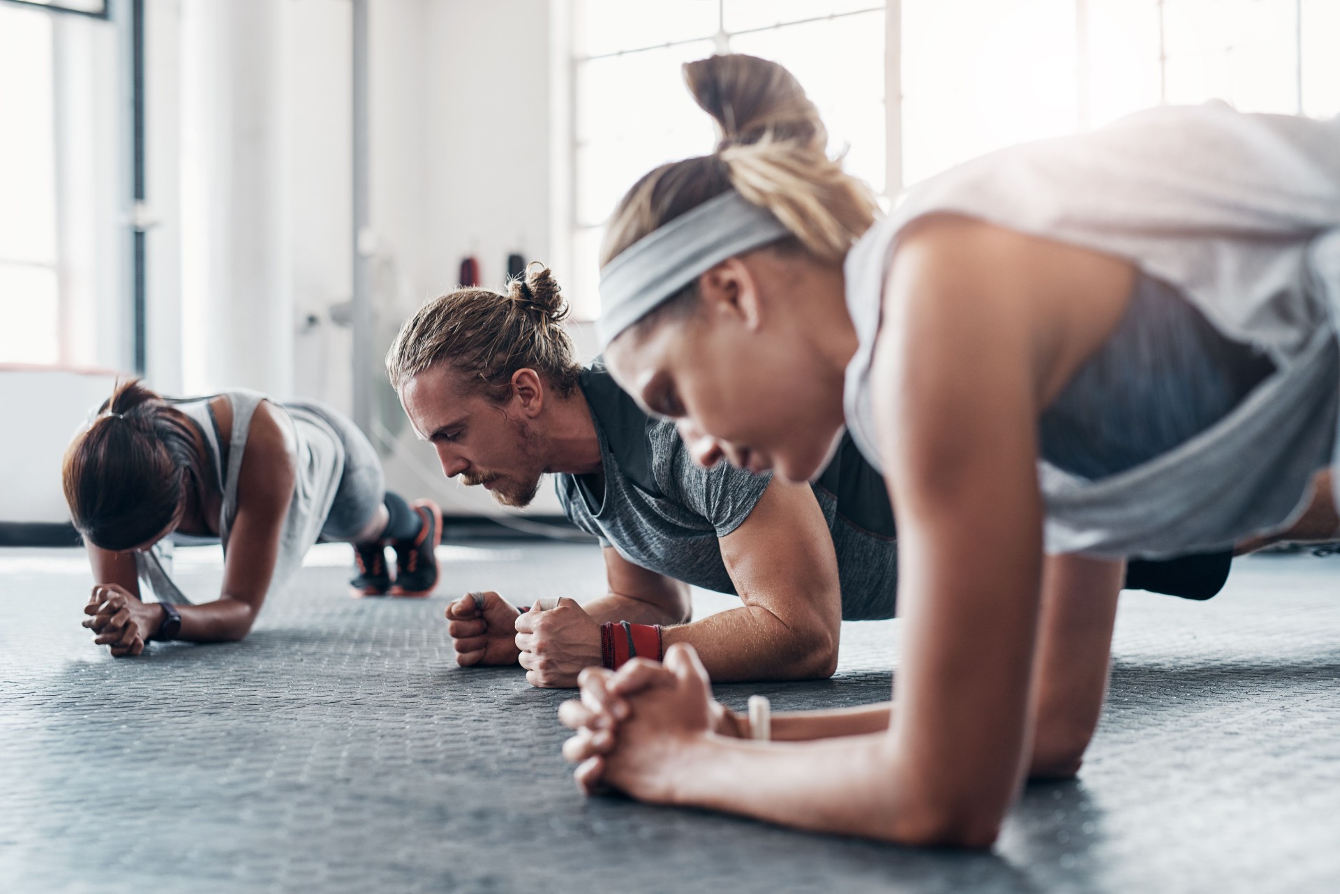 Wellnessvågen sköljer över oss – men gör den oss verkligen lyckligare?