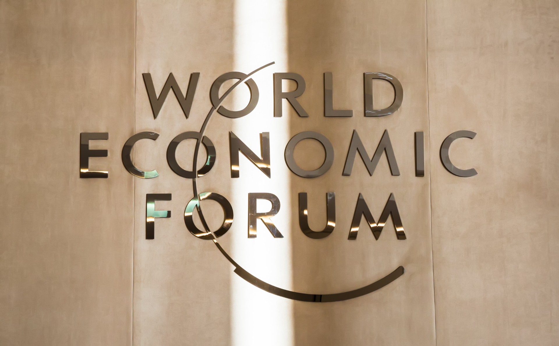 Vi sover mot katastrofen” – hård kritik mot Europas ekonomi i Davos
