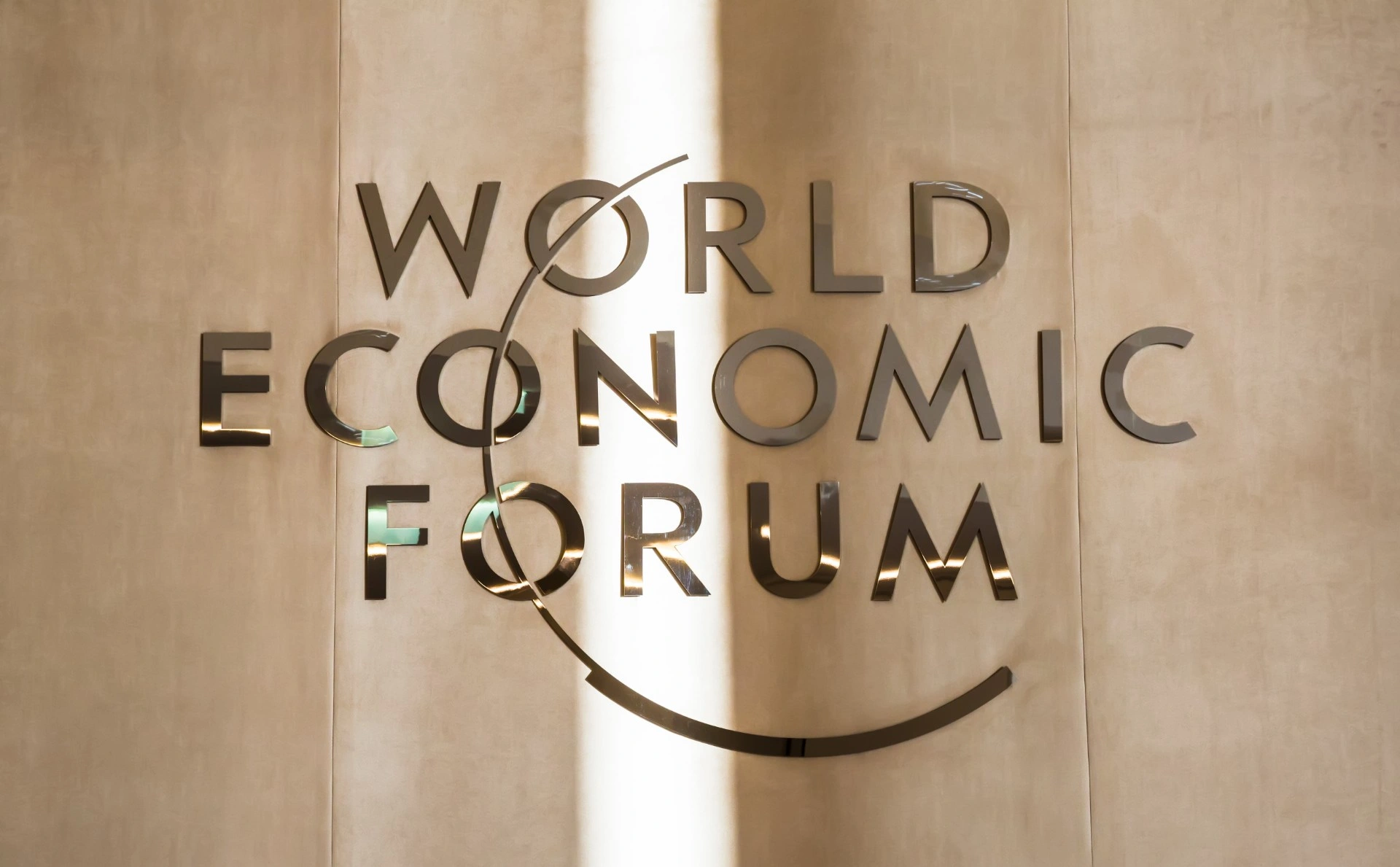 Vi sover mot katastrofen” – hård kritik mot Europas ekonomi i Davos