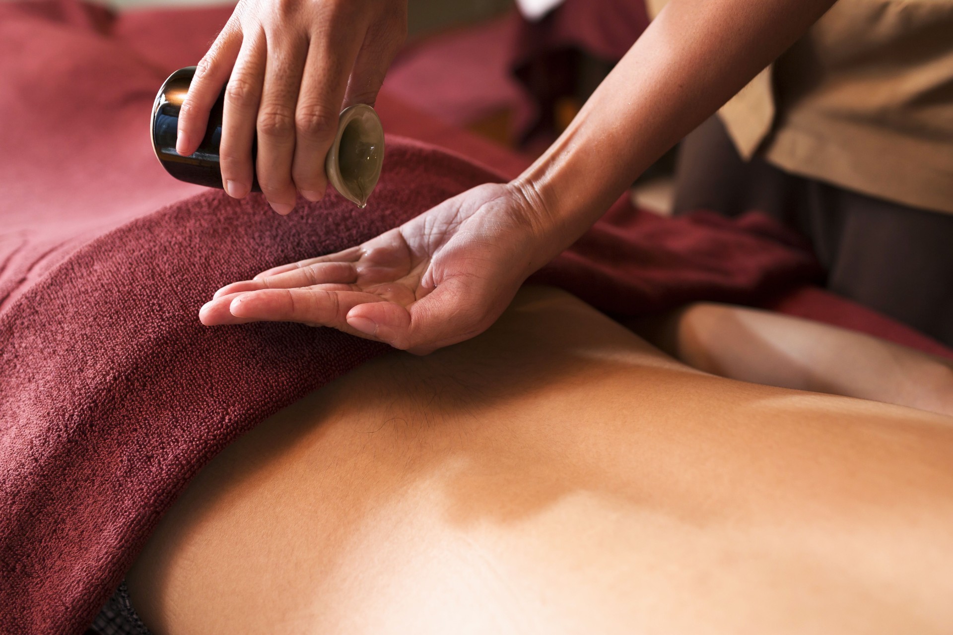 Misstänkt koppleri och penningtvätt på svensk massagesalong