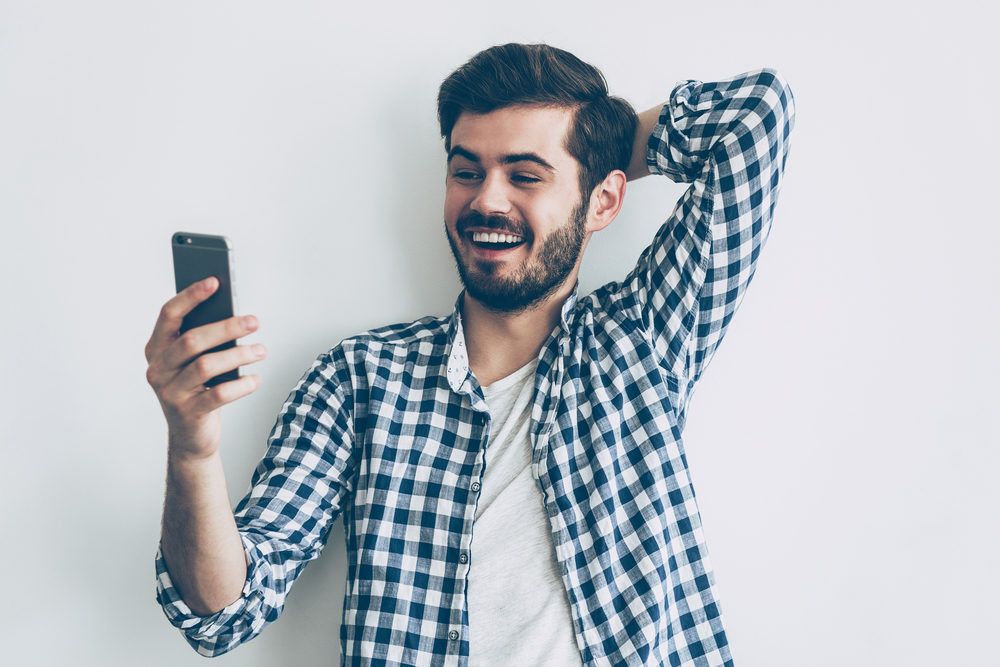 Han ber frun om ett sensuellt foto i bara underkläder: frun skickar genast den perfekta bilden