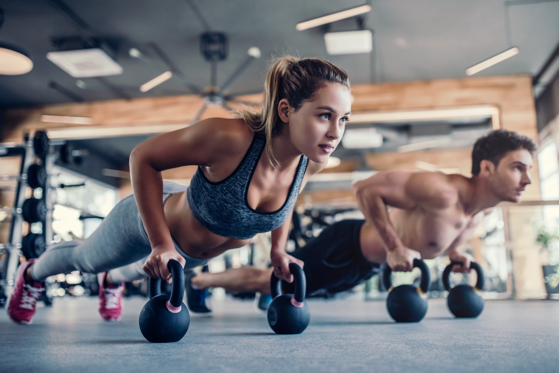 Kettlebell Swings: Fördelarna med övningen och hur du gör den rätt
