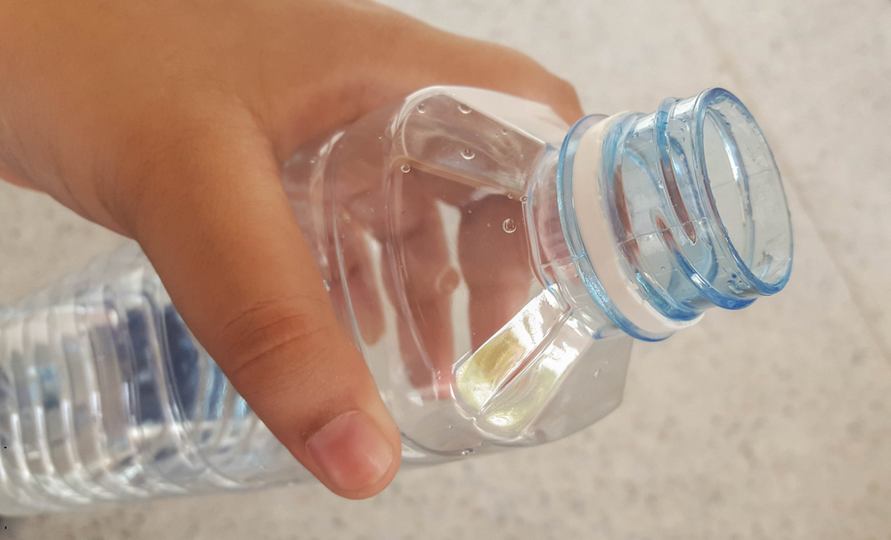 Man sticker in sin penis i plastflaska – fyra dagar senare får han fruktansvärt besked