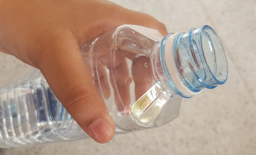 Man sticker in sin penis i plastflaska – fyra dagar senare får han fruktansvärt besked