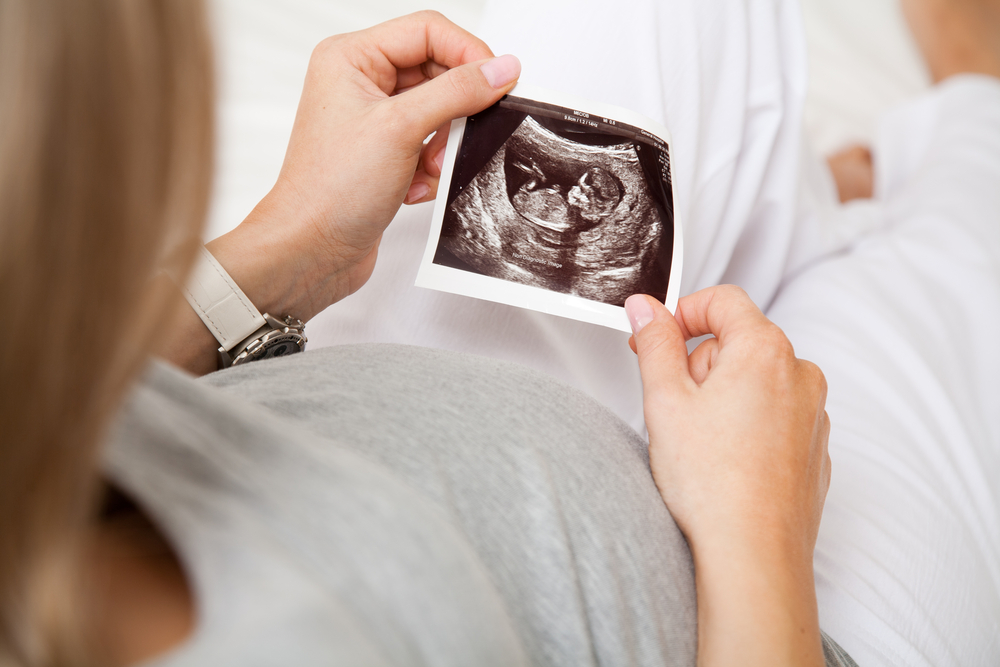Gravid tvillingmamma gjorde ultraljud: Då försvinner leendet från läpparna