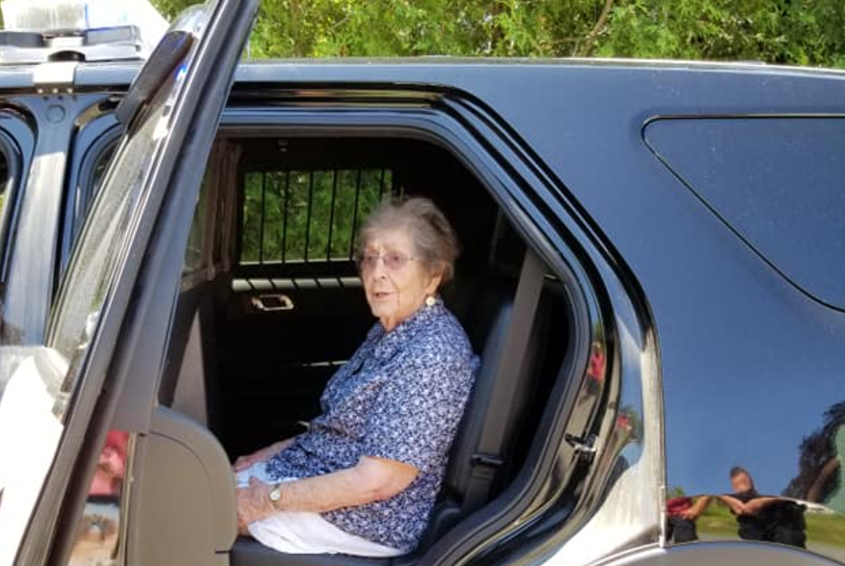 93-åriga kvinnan arresteras på sin födelsedag – anledningen lämnar alla i chock
