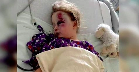 Mamma lägger sin dotter för att sova middag – några minuter senare hör hon att någon bankar på dörren