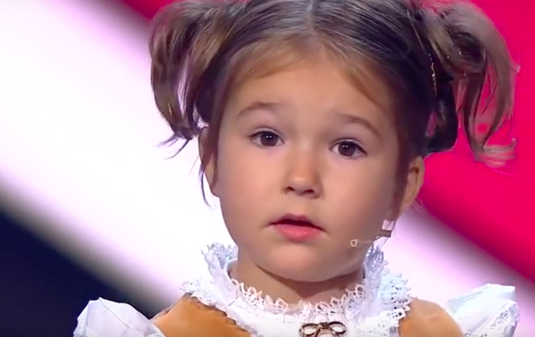 En 4-årig flicka påstår att hon kan tala 7 språk flytande: När hon öppnar munnen kan ingen tro sina öron