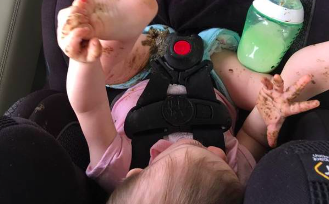 Hela bilen luktade plötsligt bajs – ”Jag trodde min dotter hade pruttat”