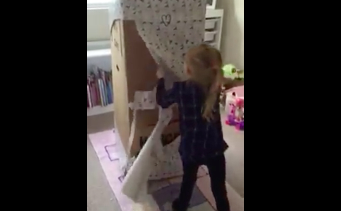 4-årig flicka får levande födelsedagspresent: Skriker i chock när hon öppnar den
