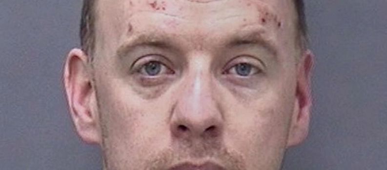 35-årig mördare dödade sin styvpappa och försökte döda mamman i våldsam attack