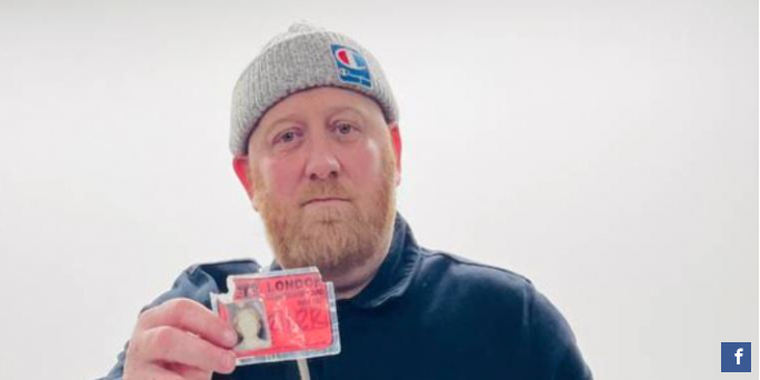 Tidigare hemlös använde tidning för att skapa miljonföretag