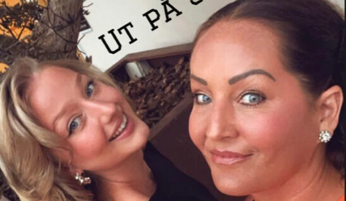 Helena Janebrink och dottern Alice njuter av en lyxig semester – utan sonen Felix: Här är anledningen