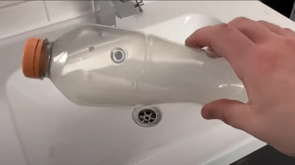 Detta trick med en plastflaska kan spara dig för många pengar
