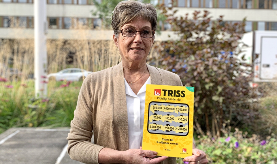 Carina från Gunnarsbyn skrapar hem en kvarts miljon på Triss i direktsänd TV