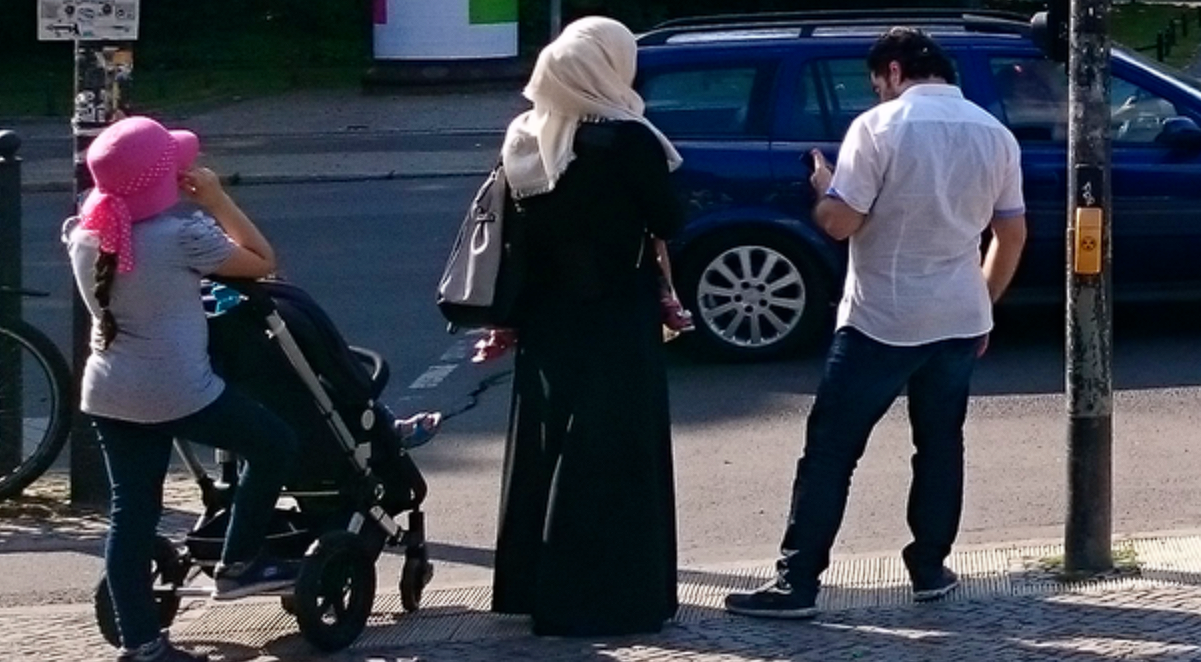 Frankrike inför förbud mot abaya i skolor