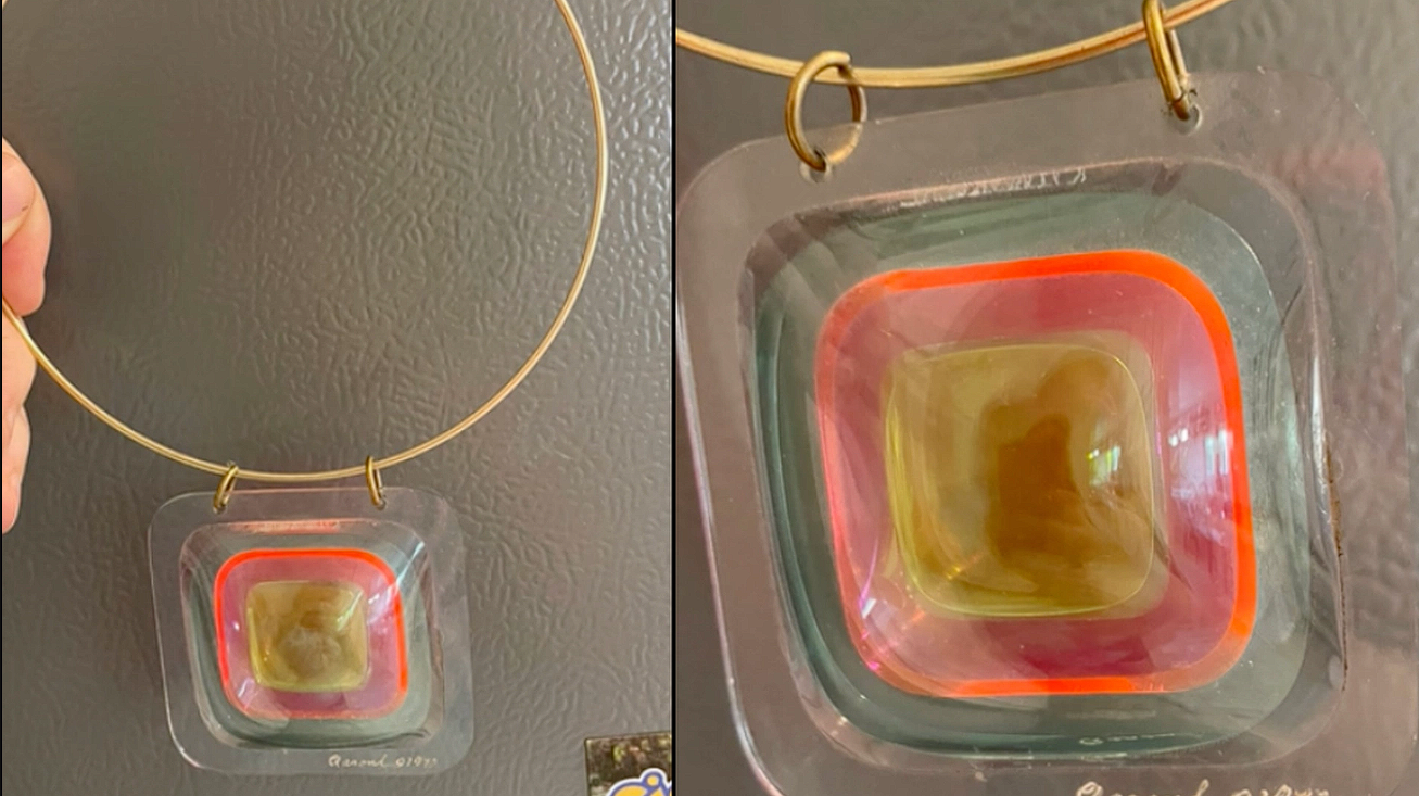 23-årig kvinna köpte halsband för 15 kronor i secondhandbutik: Chockad över dess verkliga värde