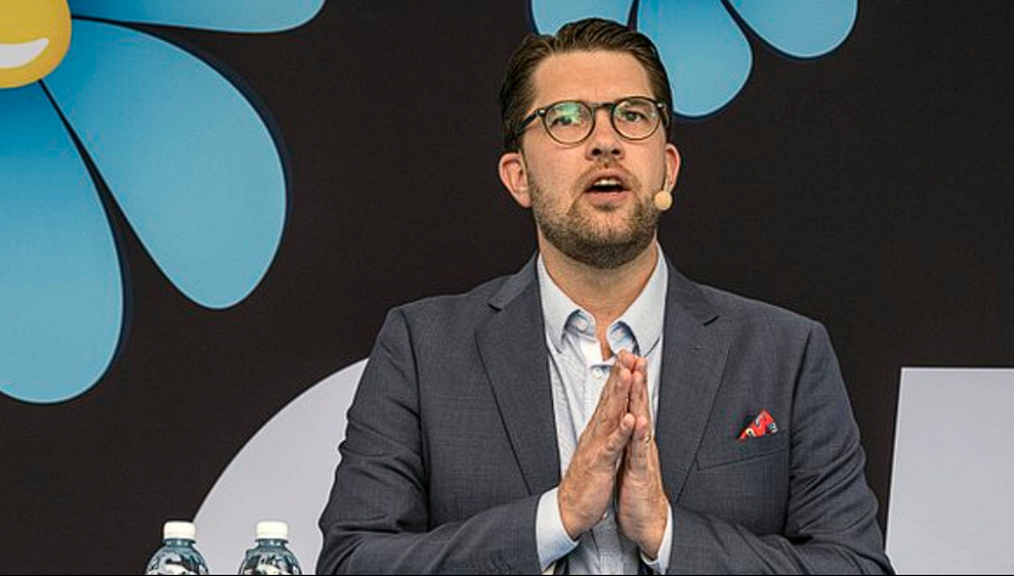 Krav på Åkessons avgång efter kopplingar till kriminella gäng
