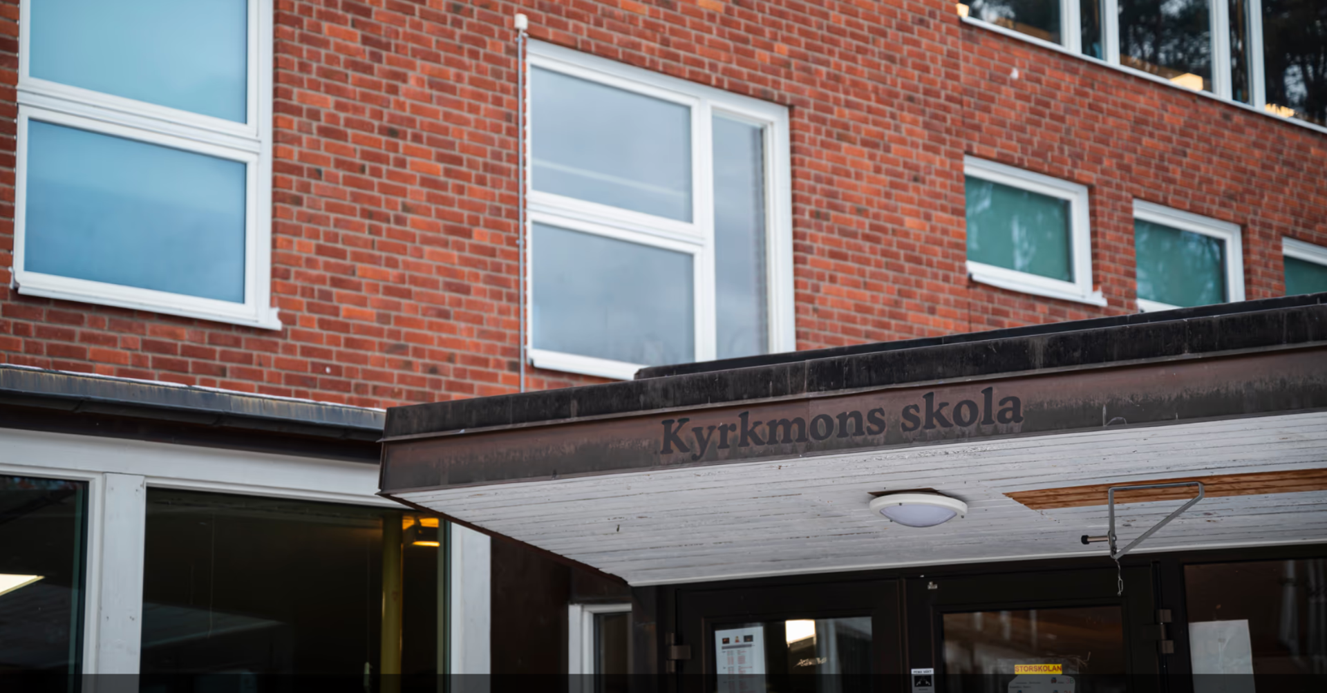 Skolkocken Mostafa hotas av utvisning – hela skolan ställer upp