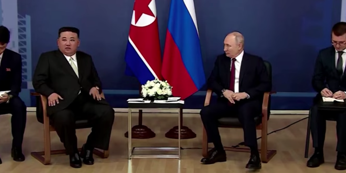 Putins oförklarliga rörelser: Ny video väcker hälsospekulationer
