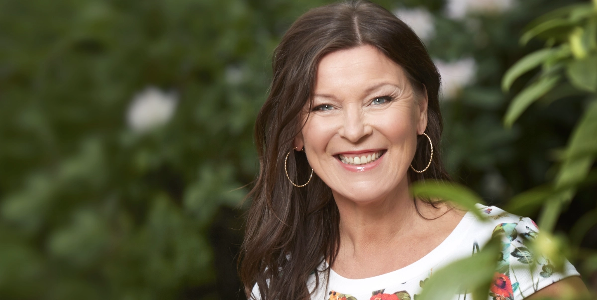 Lotta Engberg bryter tystnaden om sin diagnos: ”Levde med smärtan i flera år”