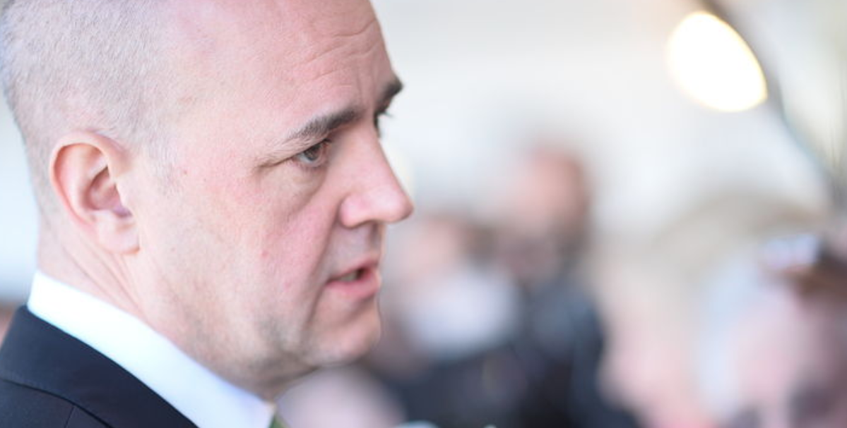 Fredrik Reinfeldt rasar: ”Ett fegt beteende”