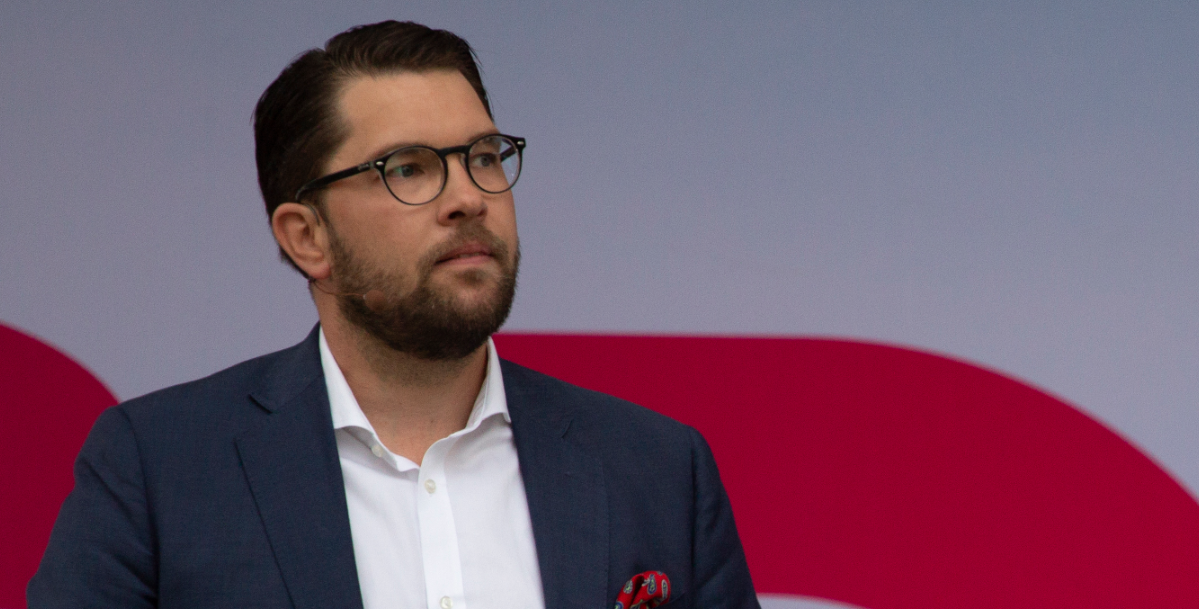 Åkesson ställer krav på svenska språkkunskaper i skolan och vill förbjuda islamiska plagg