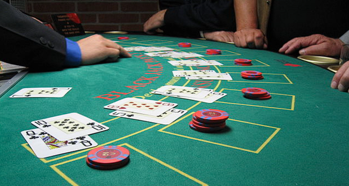 Student satte sig vid blackjackbordet och satsade 177 kronor: Lämnade med 790.000 kronor
