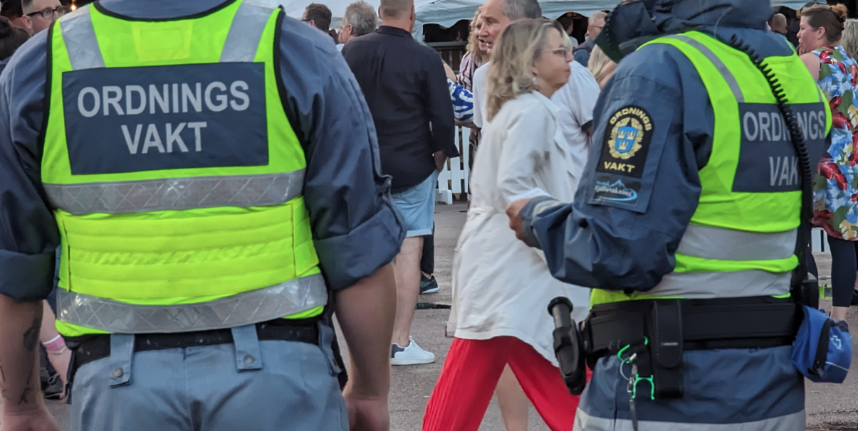 47-åring kvävdes till döds – ordningsvakterna döms och debatten exploderar