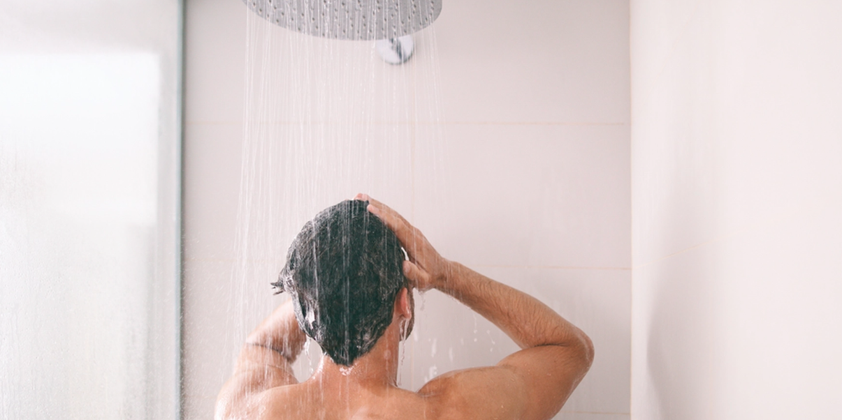 Läkare avslöjar skrämmande misstag som män gör i duschen: Kan leda till allvarlig infektion