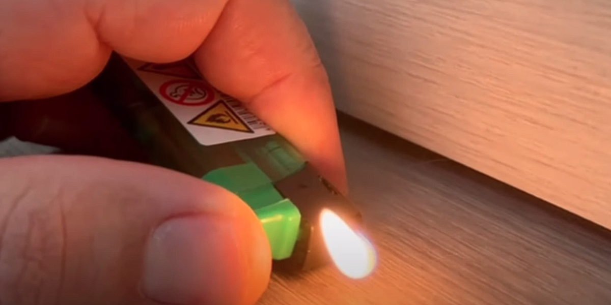 Håll en tändare under din dörr: Om lågan rör på sig har du ett problem