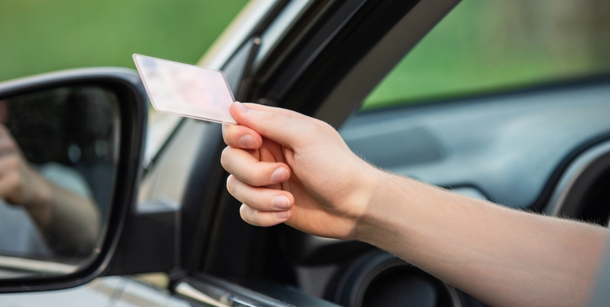 Bör det vara så även i Sverige? Här kan man lagligt köra bil som 14-åring