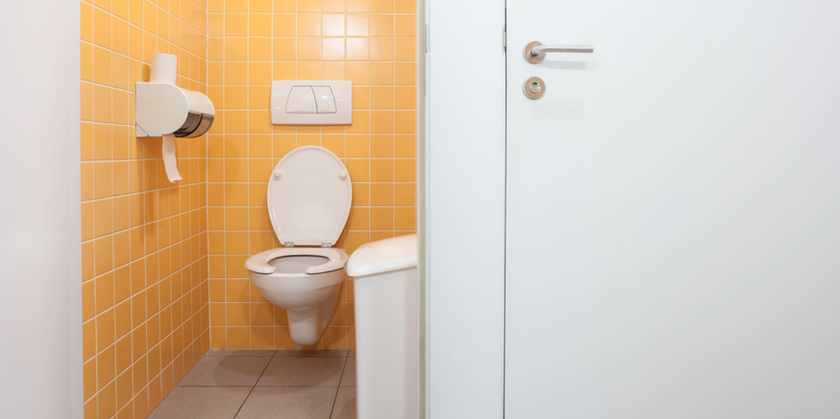 Många pratar inte om det: Därför är det svårt att göra nummer två på jobbet