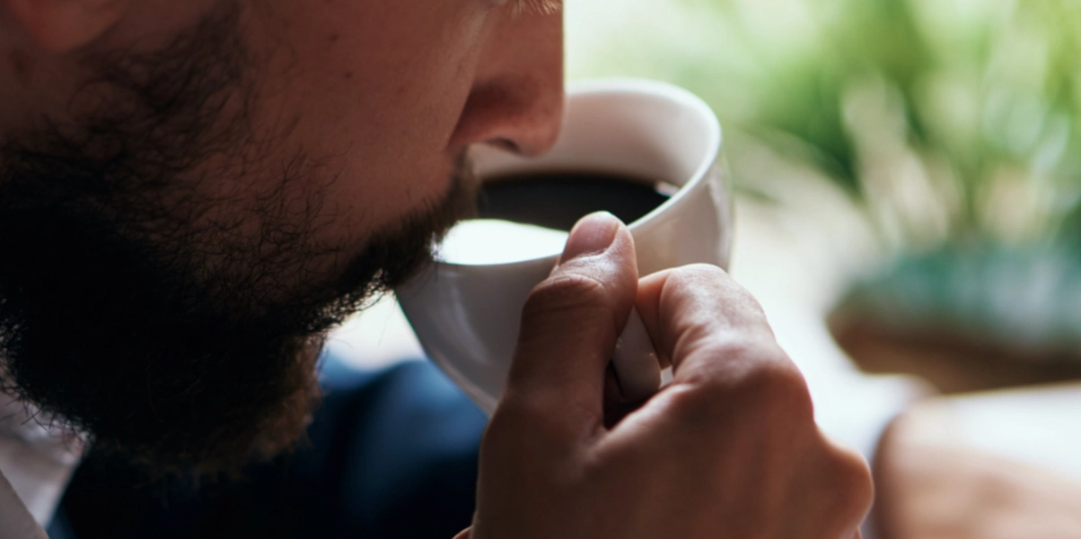 Ny undersökning avslöjar: Tre av fem svenskar förlorar effektivitet utan kaffe