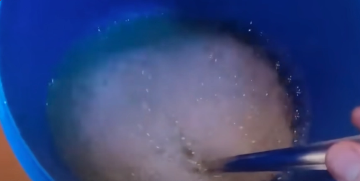 Du behöver inte köpa dyra rengöringsprodukter längre: Blanda bara aceton med diskmedel